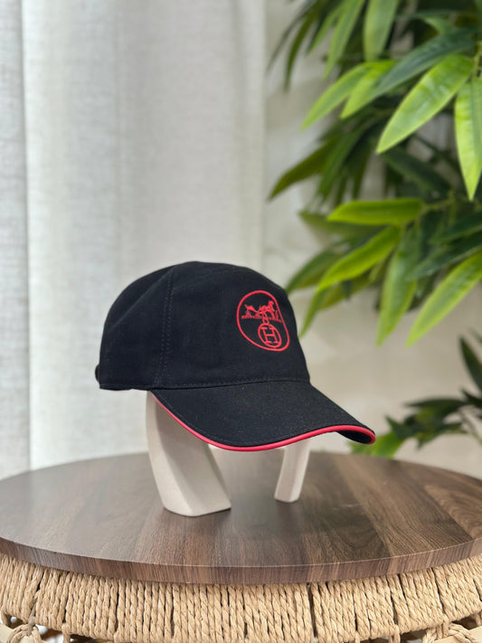 Hermès Nevada "H Circle" Cap (Noir/Rouge)