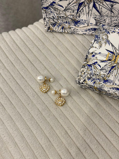 Dior Dioramour Jewelry Set (Gold-Finish Metal with White Resin Pearls)
